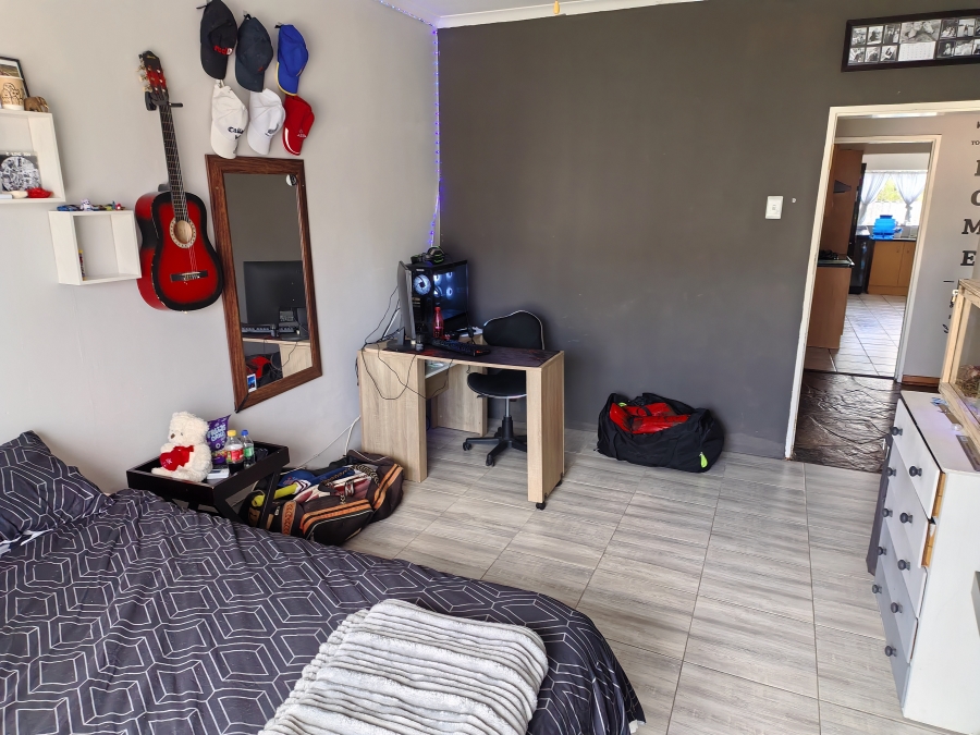 5 Bedroom Property for Sale in Van Riebeeck Hoogte Eastern Cape